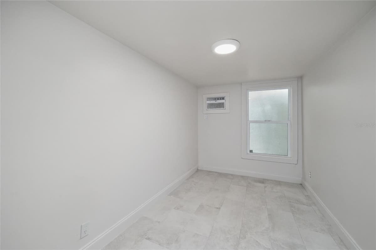 4615 HESPERIDES STREET — photo 9 of 15