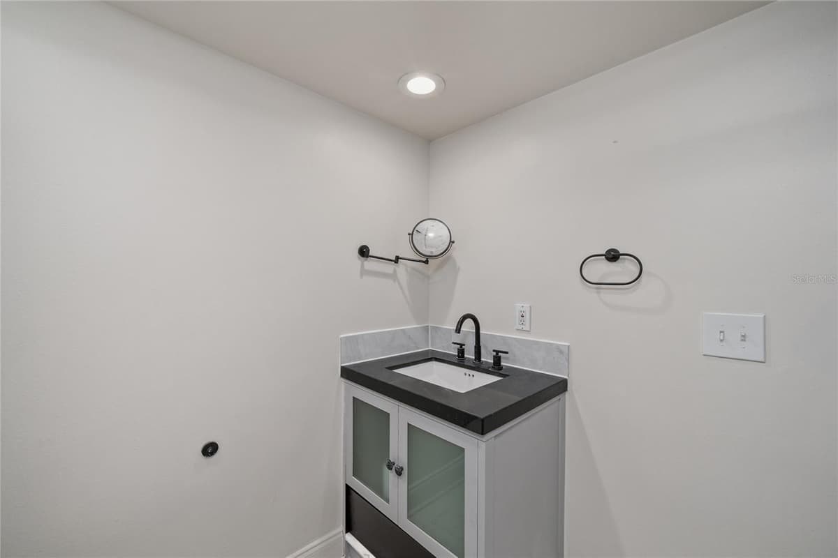 4615 HESPERIDES STREET — photo 7 of 15