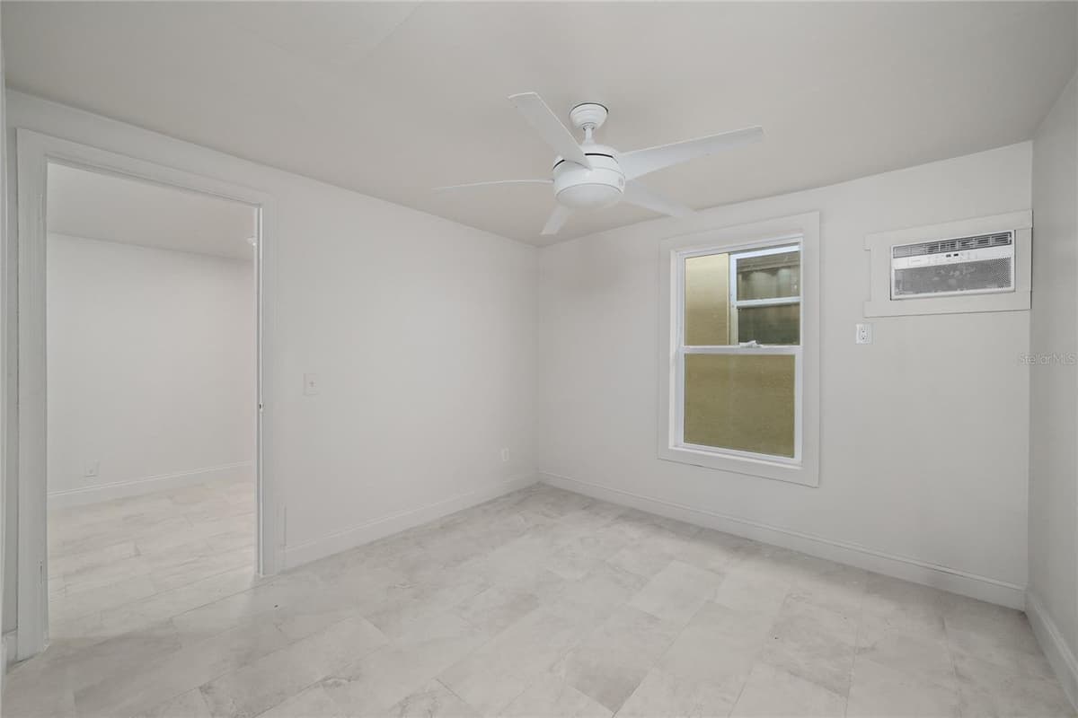 4615 HESPERIDES STREET — photo 13 of 15