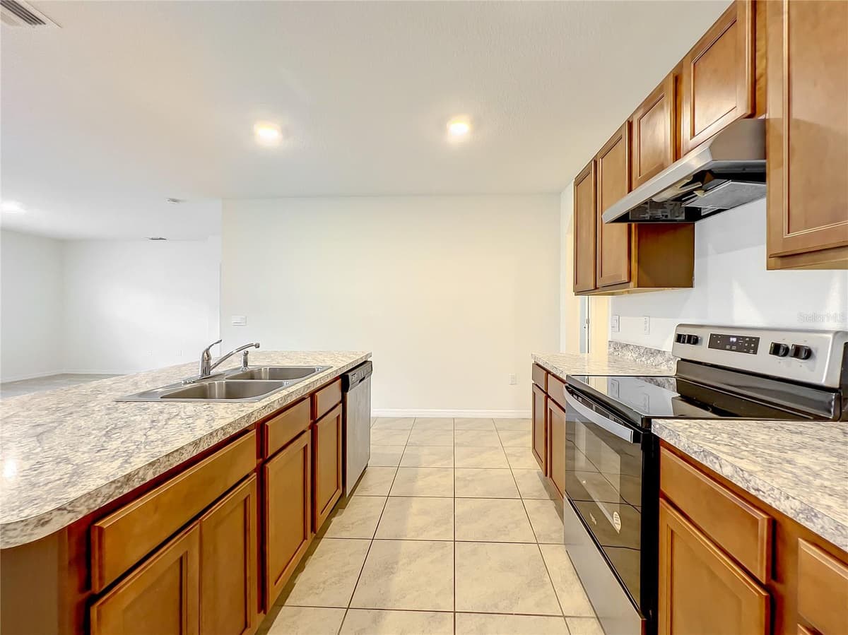 276 SOFIA LANE — photo 13 of 40