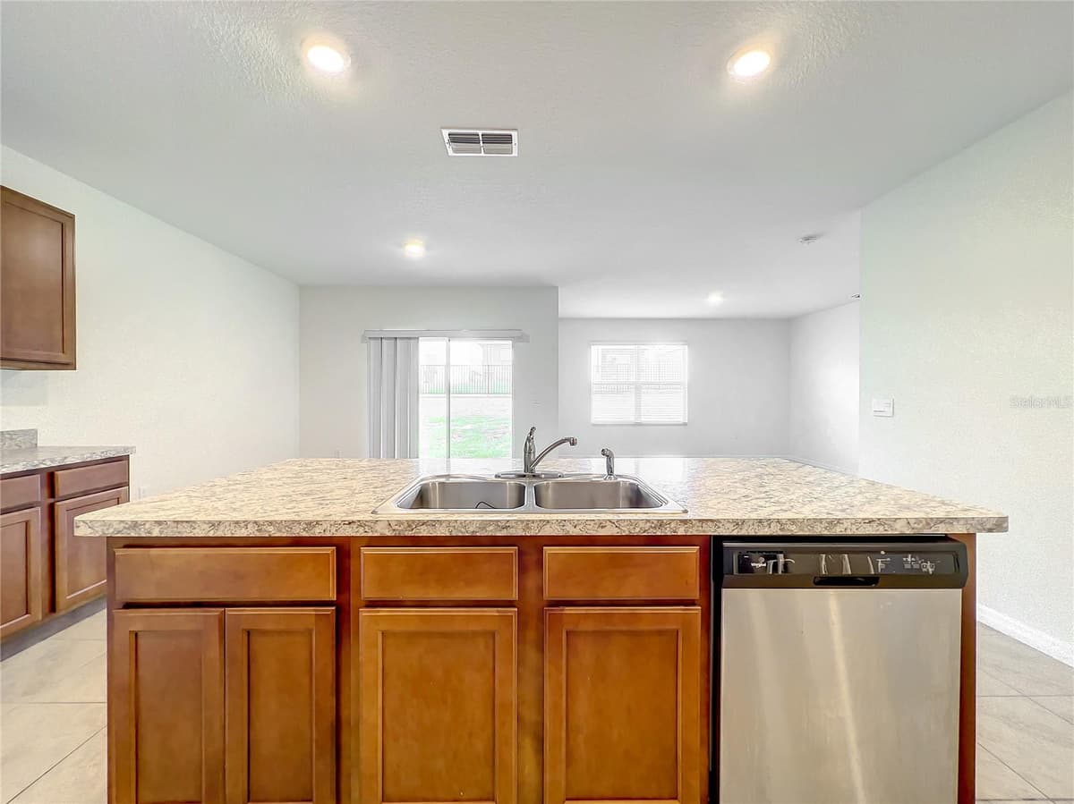 276 SOFIA LANE — photo 12 of 40