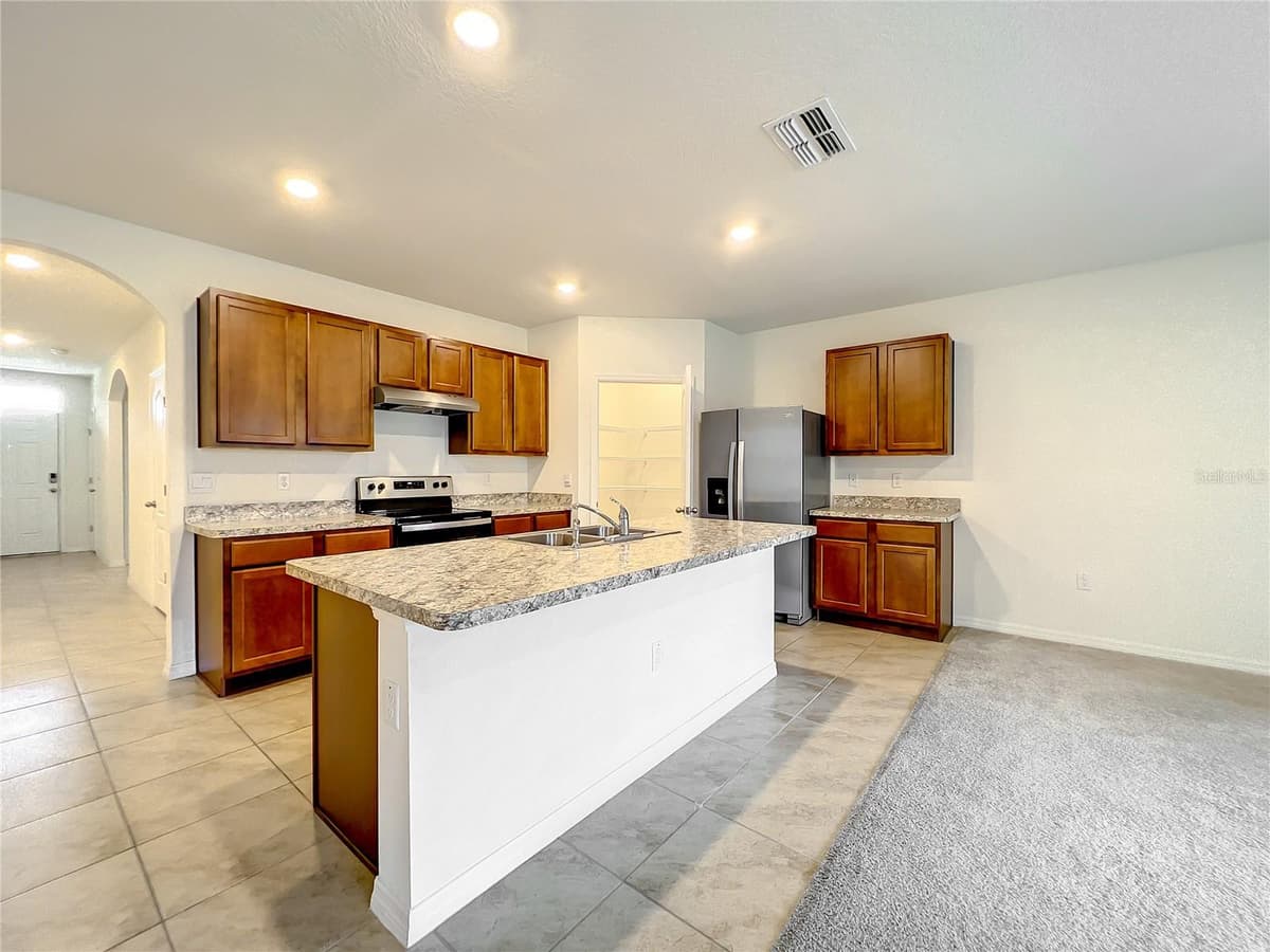 276 SOFIA LANE — photo 10 of 40