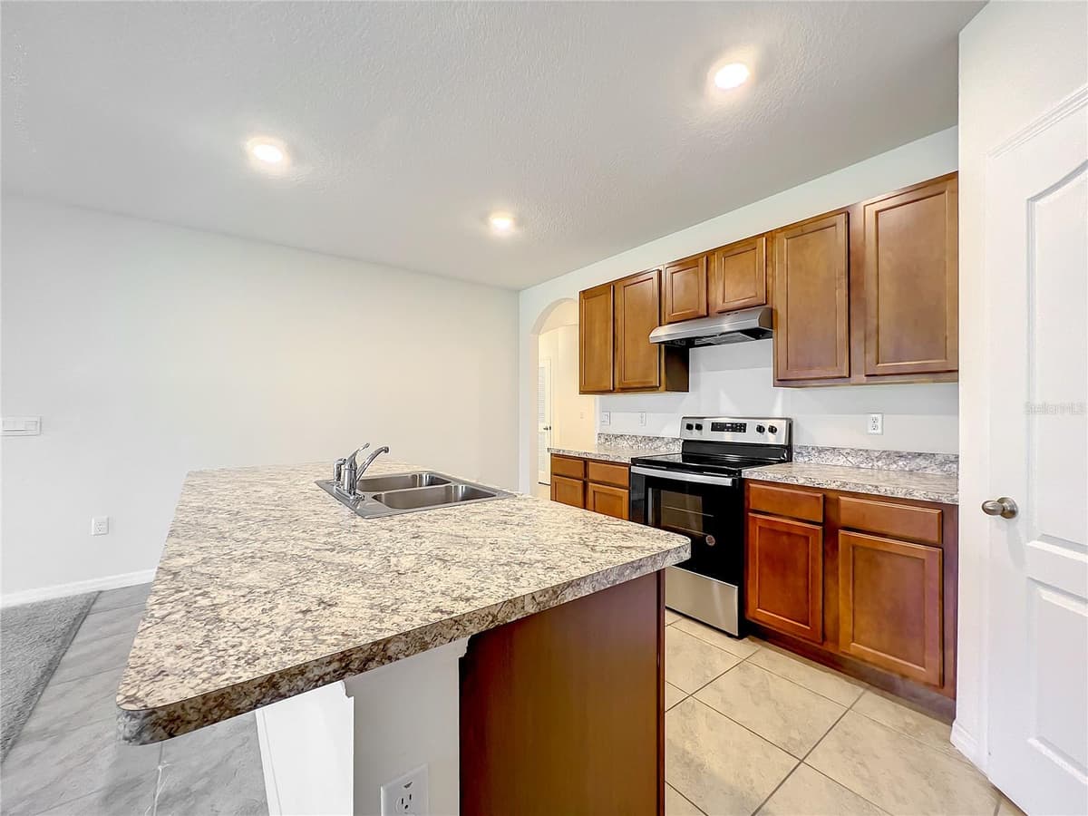 276 SOFIA LANE — photo 14 of 40