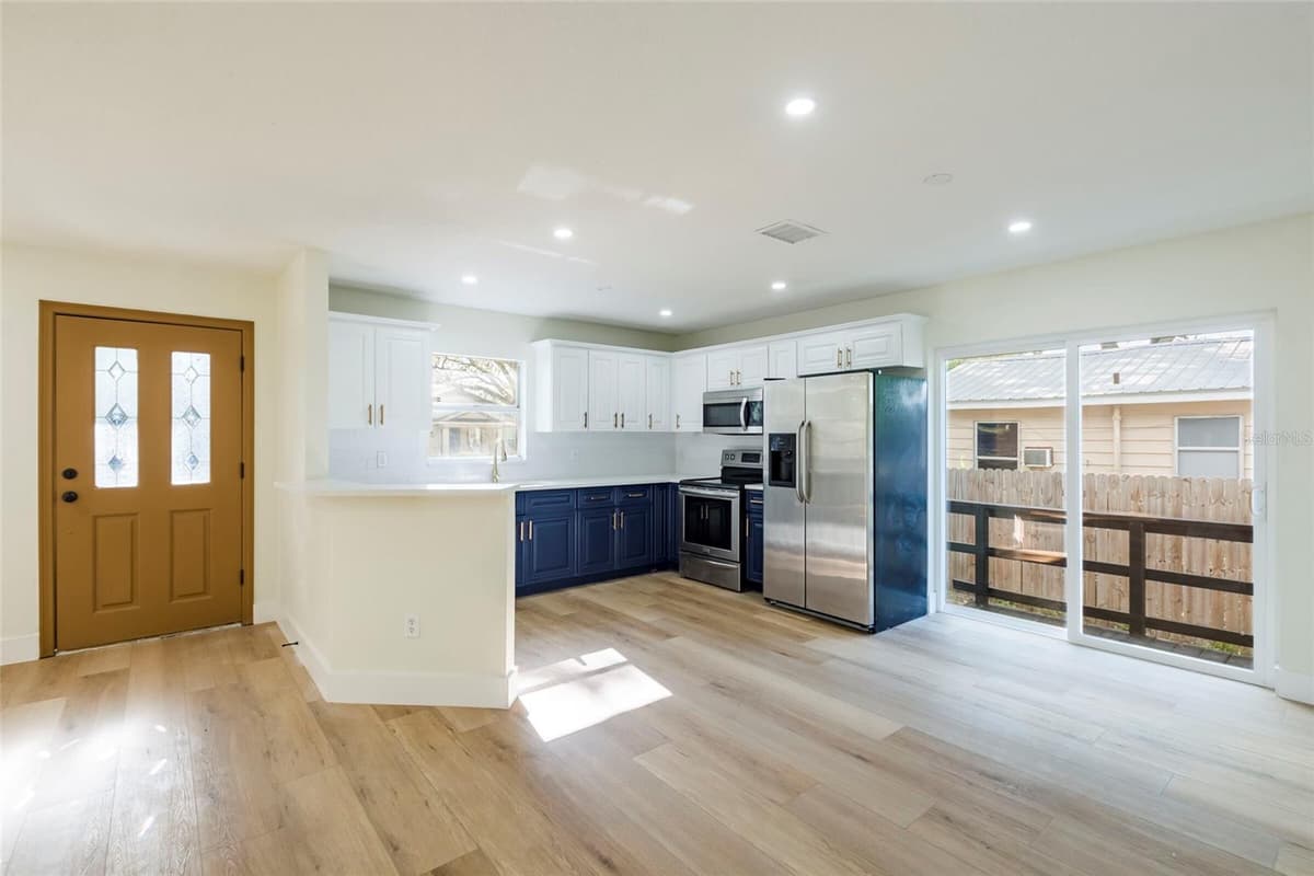 6409 41ST STREET — photo 13 of 27
