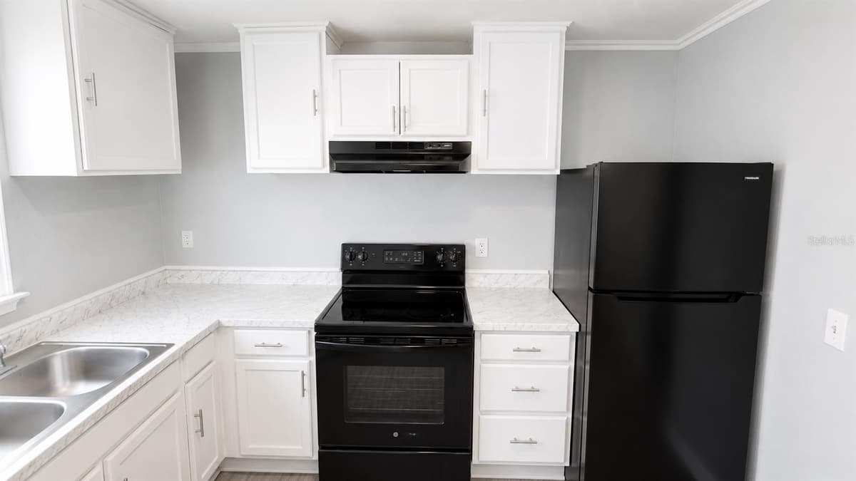 415 AVENUE E — photo 4 of 11