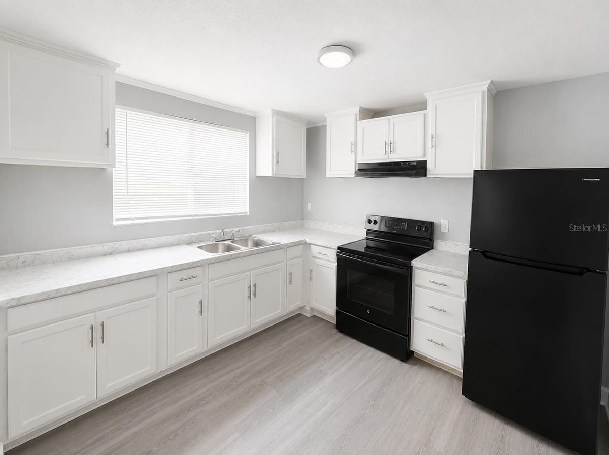 415 AVENUE E — photo 3 of 11