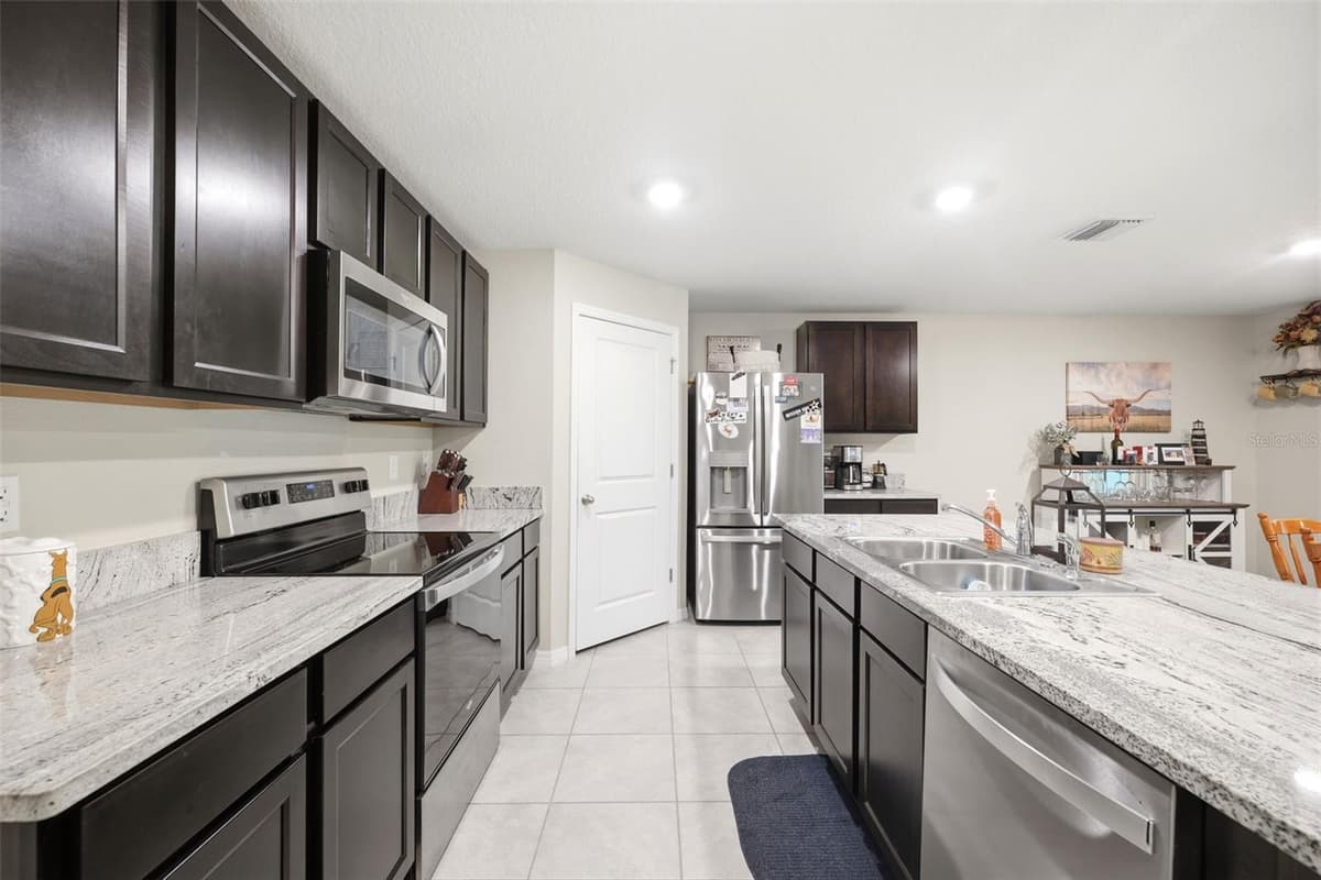 5015 CADIZ COURT — photo 17 of 49