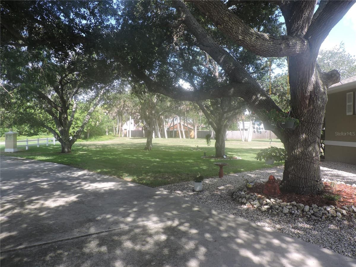 905 COLONIAL ROAD — photo 13 of 52