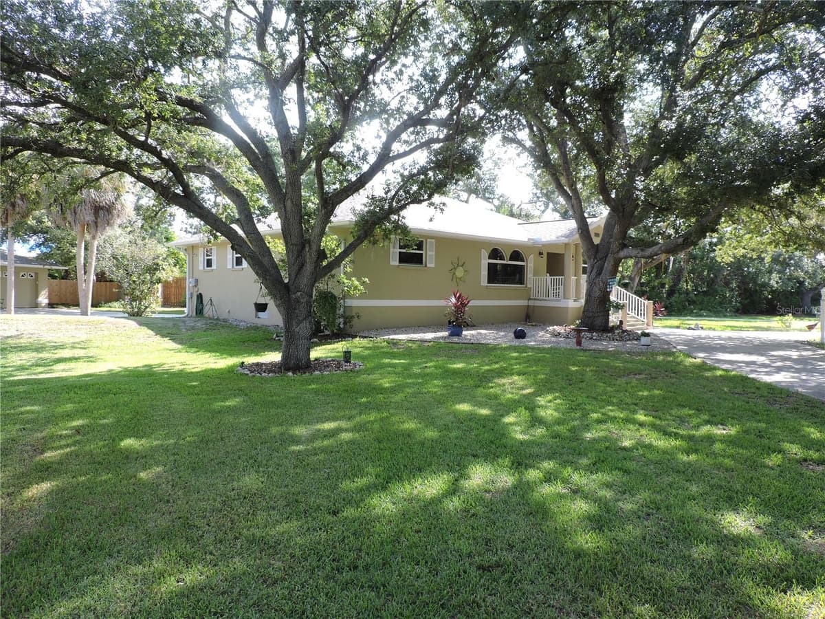 905 COLONIAL ROAD — photo 7 of 52