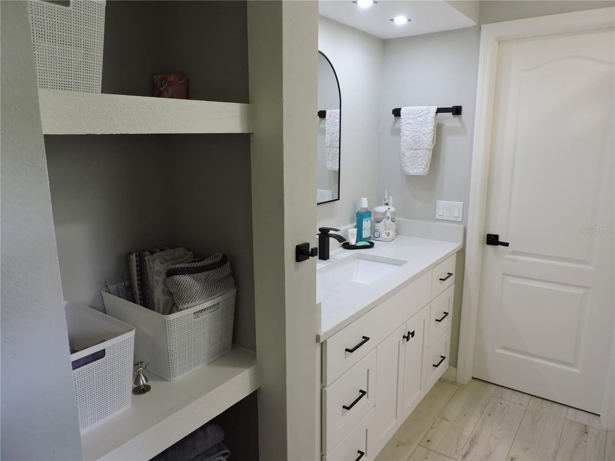 905 COLONIAL ROAD — photo 45 of 52