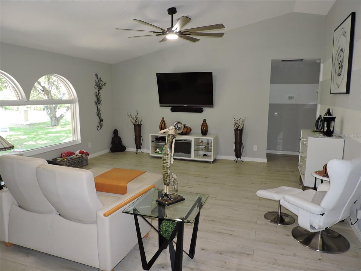 905 COLONIAL ROAD — photo 35 of 52