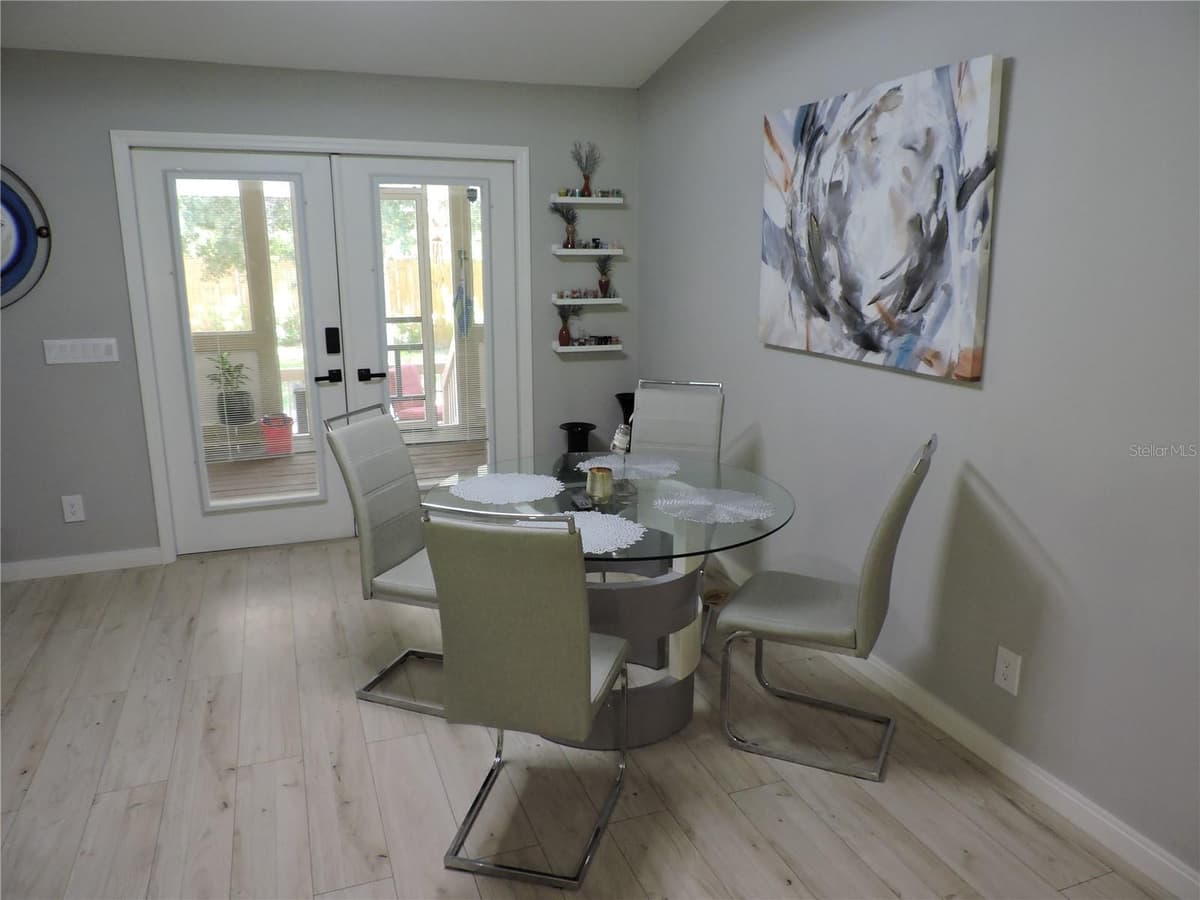 905 COLONIAL ROAD — photo 38 of 52