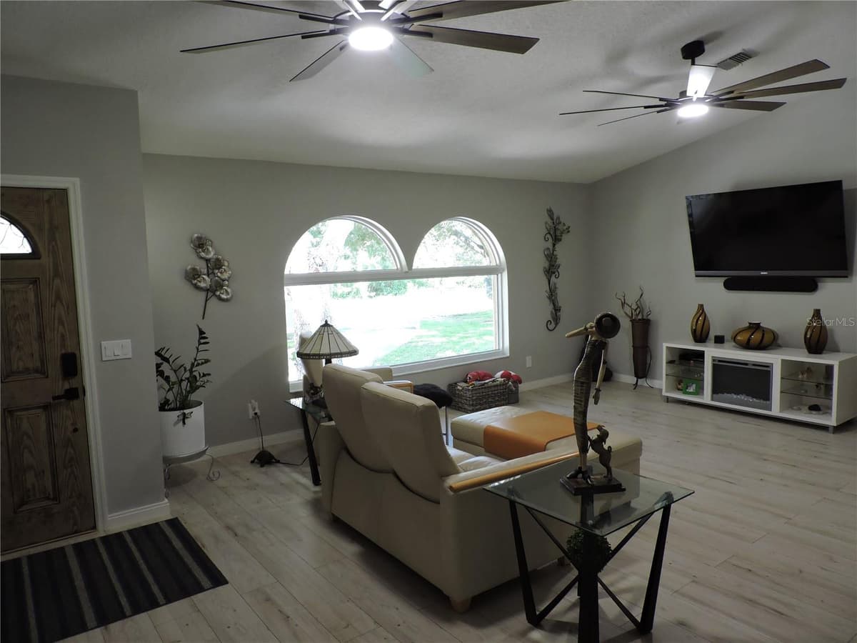 905 COLONIAL ROAD — photo 36 of 52