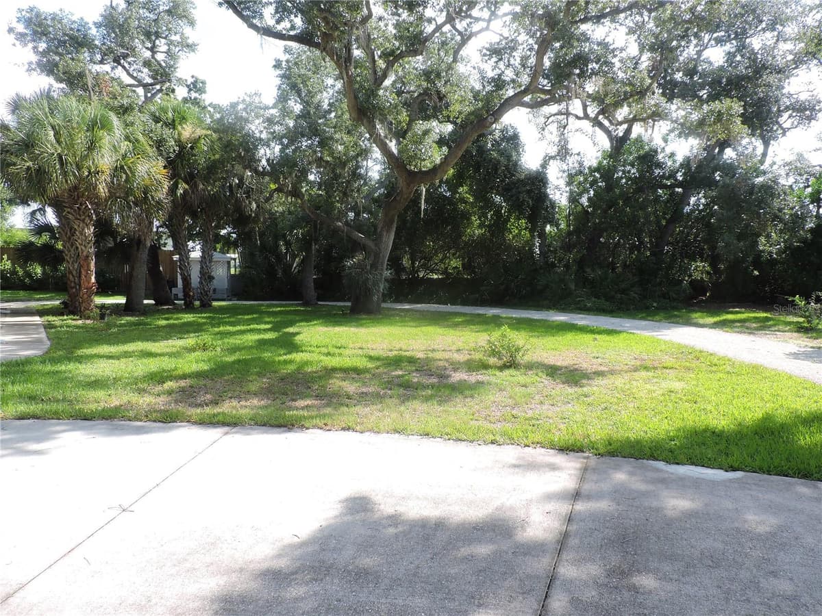 905 COLONIAL ROAD — photo 14 of 52