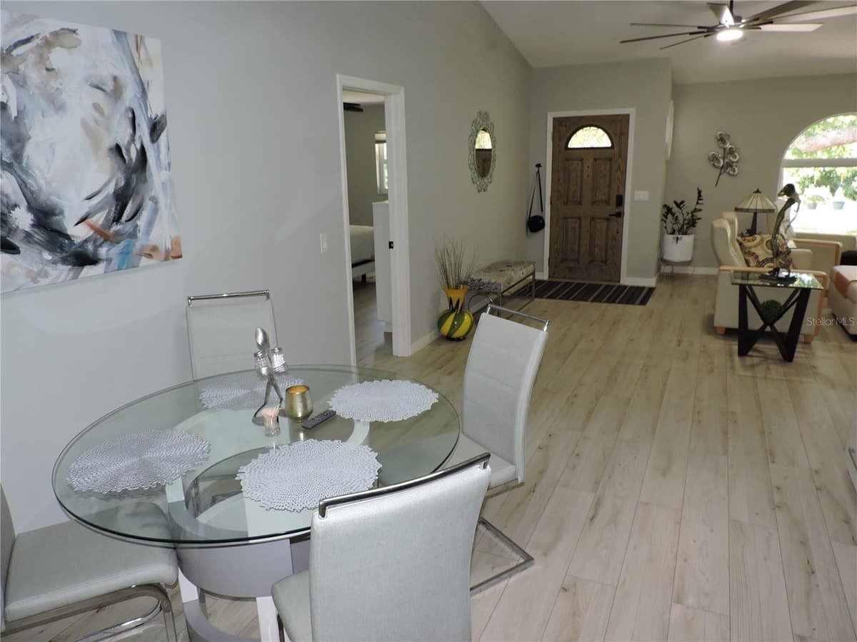905 COLONIAL ROAD — photo 37 of 52