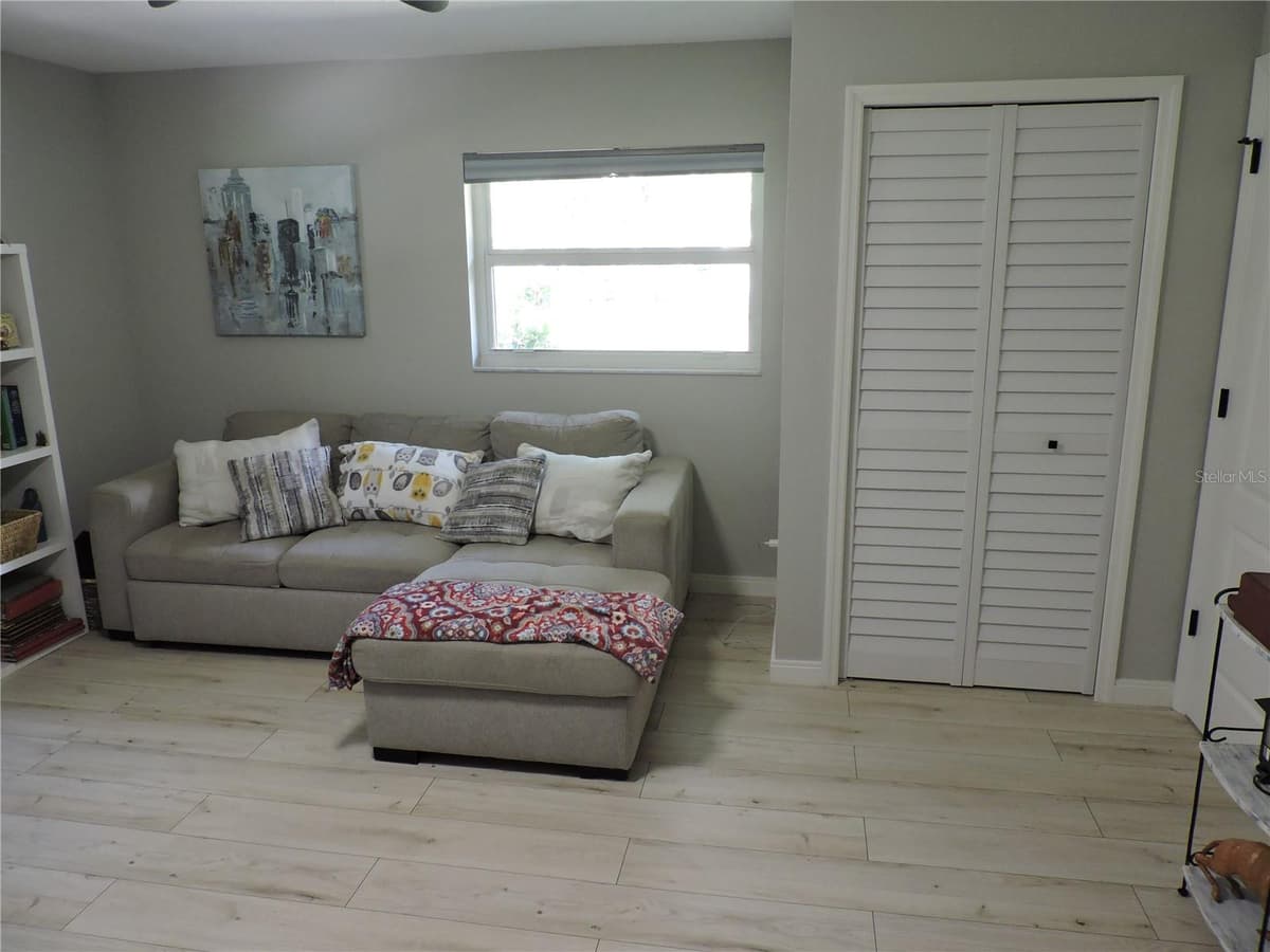 905 COLONIAL ROAD — photo 43 of 52