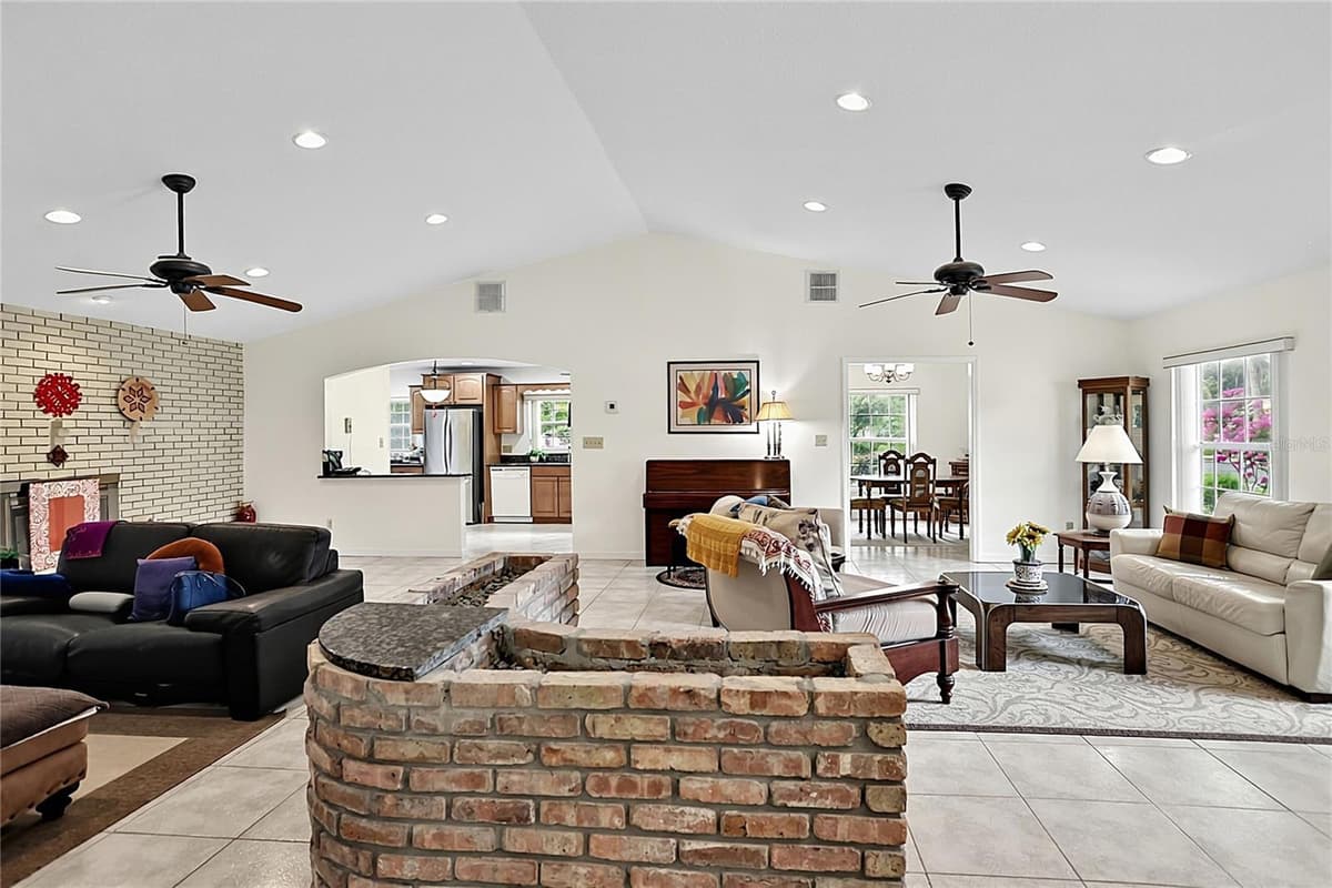 550 ARAPAHO TRAIL — photo 4 of 52