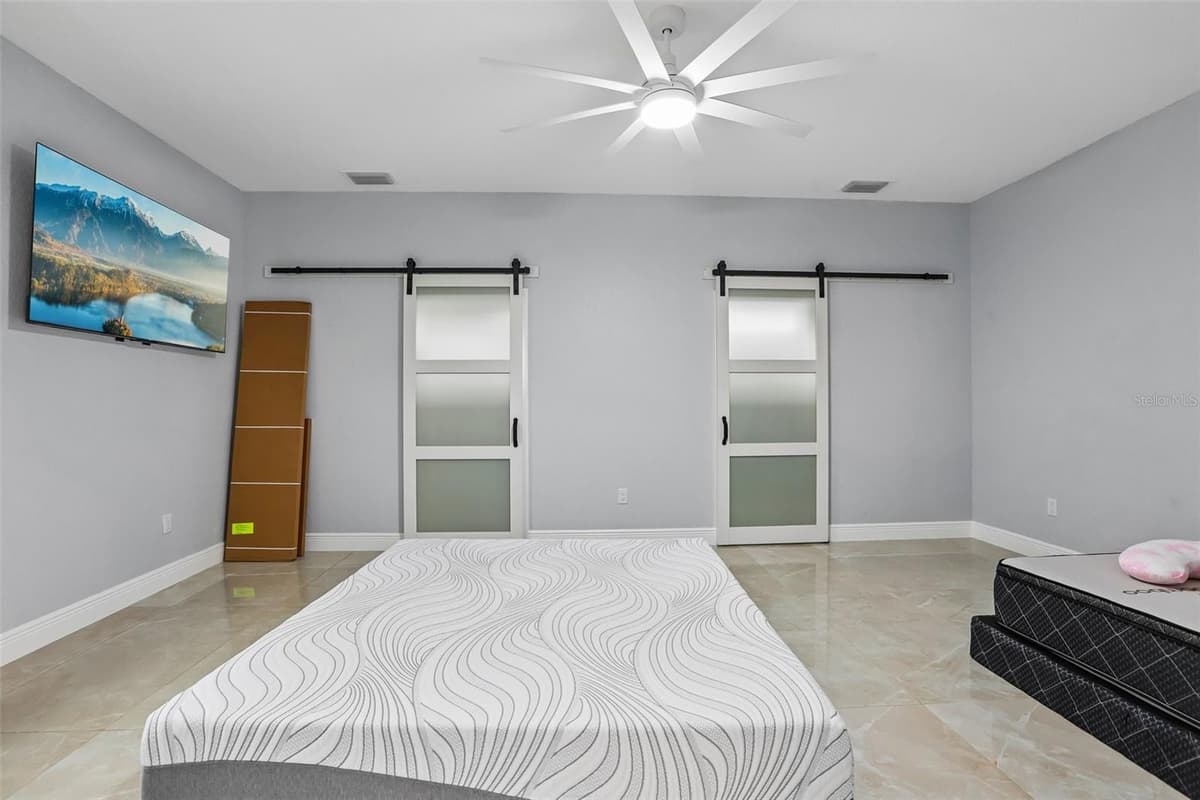 2703 AUBURN AVENUE — photo 15 of 24