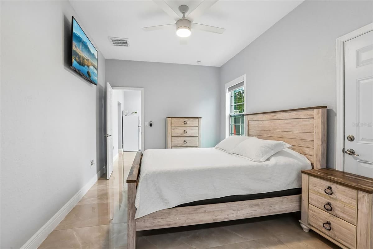 2703 AUBURN AVENUE — photo 11 of 24