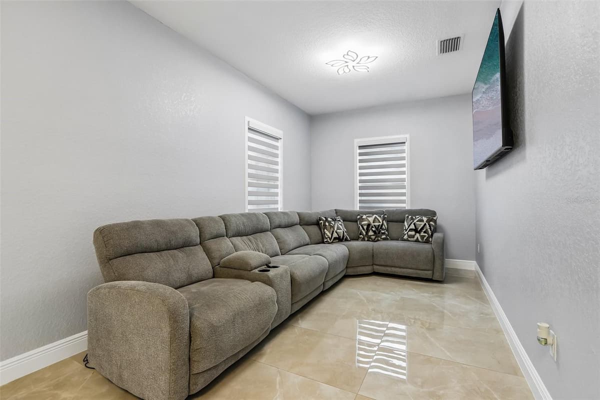 2703 AUBURN AVENUE — photo 3 of 24