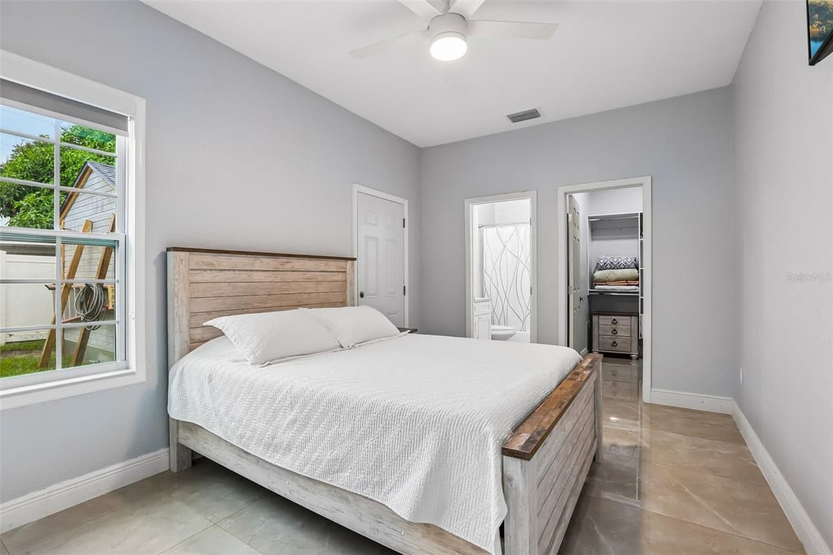 2703 AUBURN AVENUE — photo 10 of 24