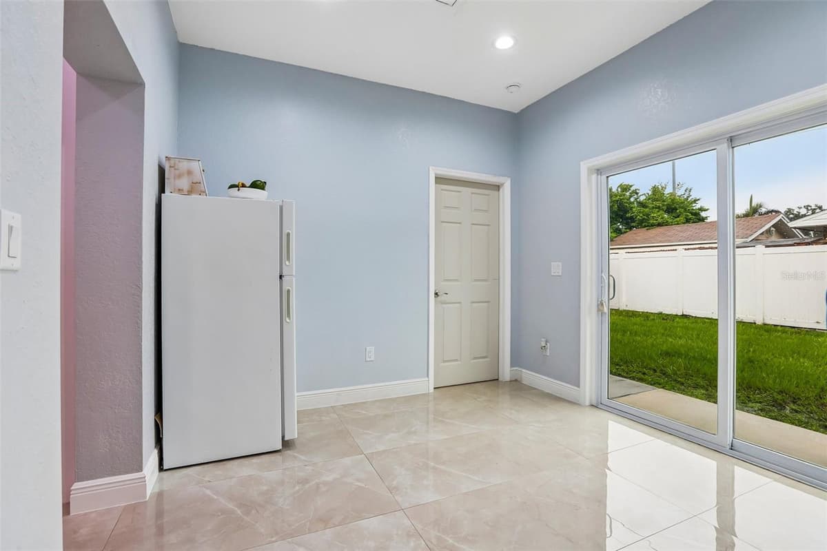 2703 AUBURN AVENUE — photo 19 of 24