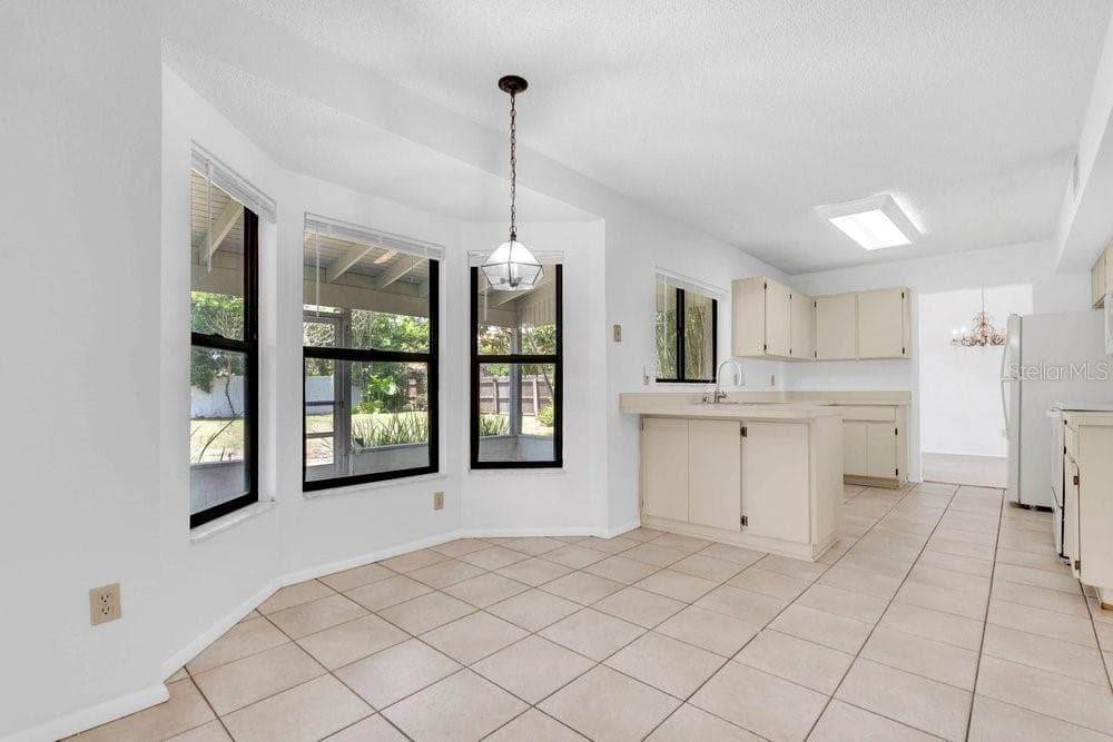 5157 FORMBY DRIVE — photo 10 of 37