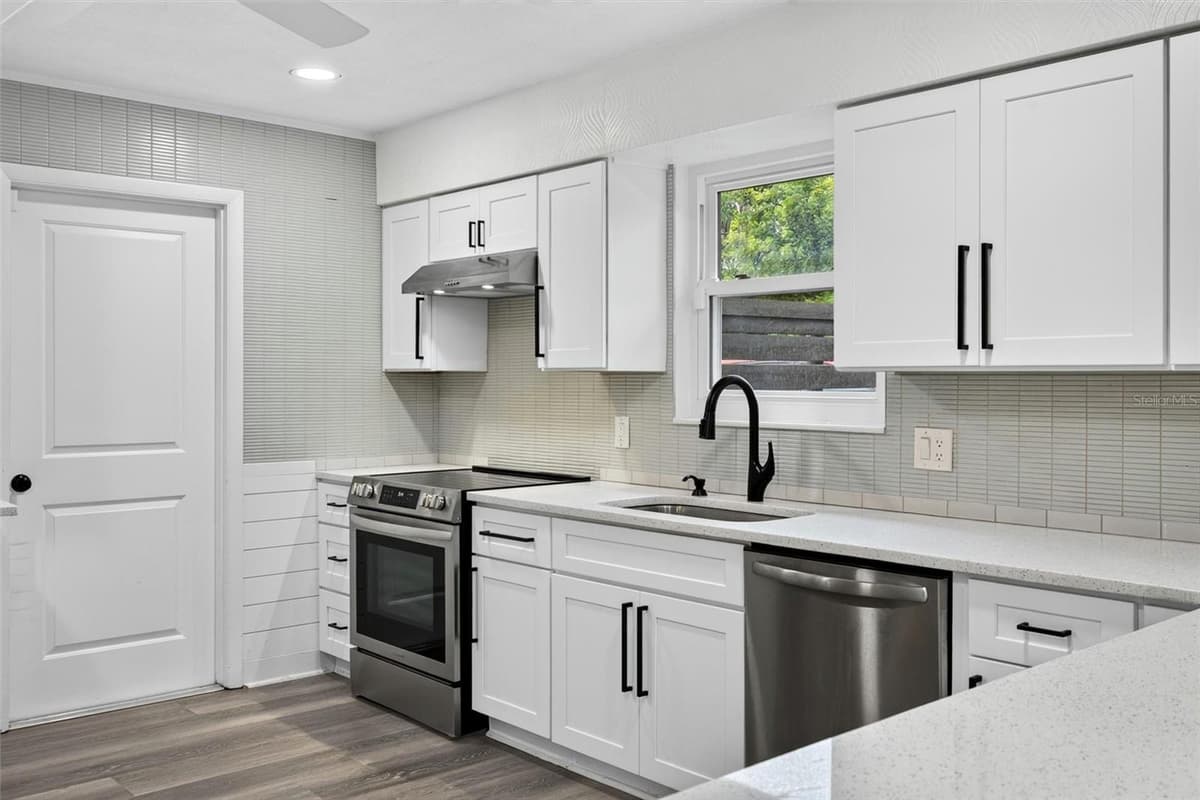 117 ANN RUSTIN DRIVE — photo 18 of 71