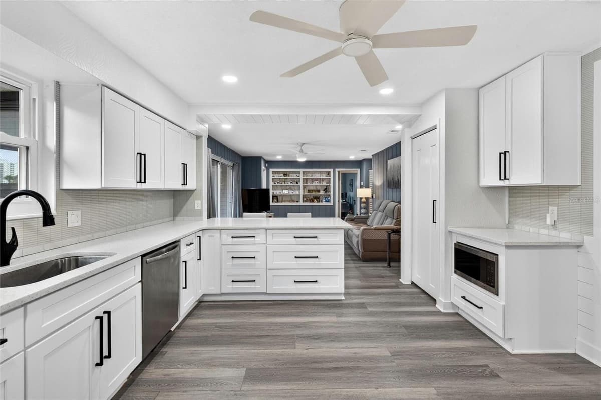 117 ANN RUSTIN DRIVE — photo 14 of 71