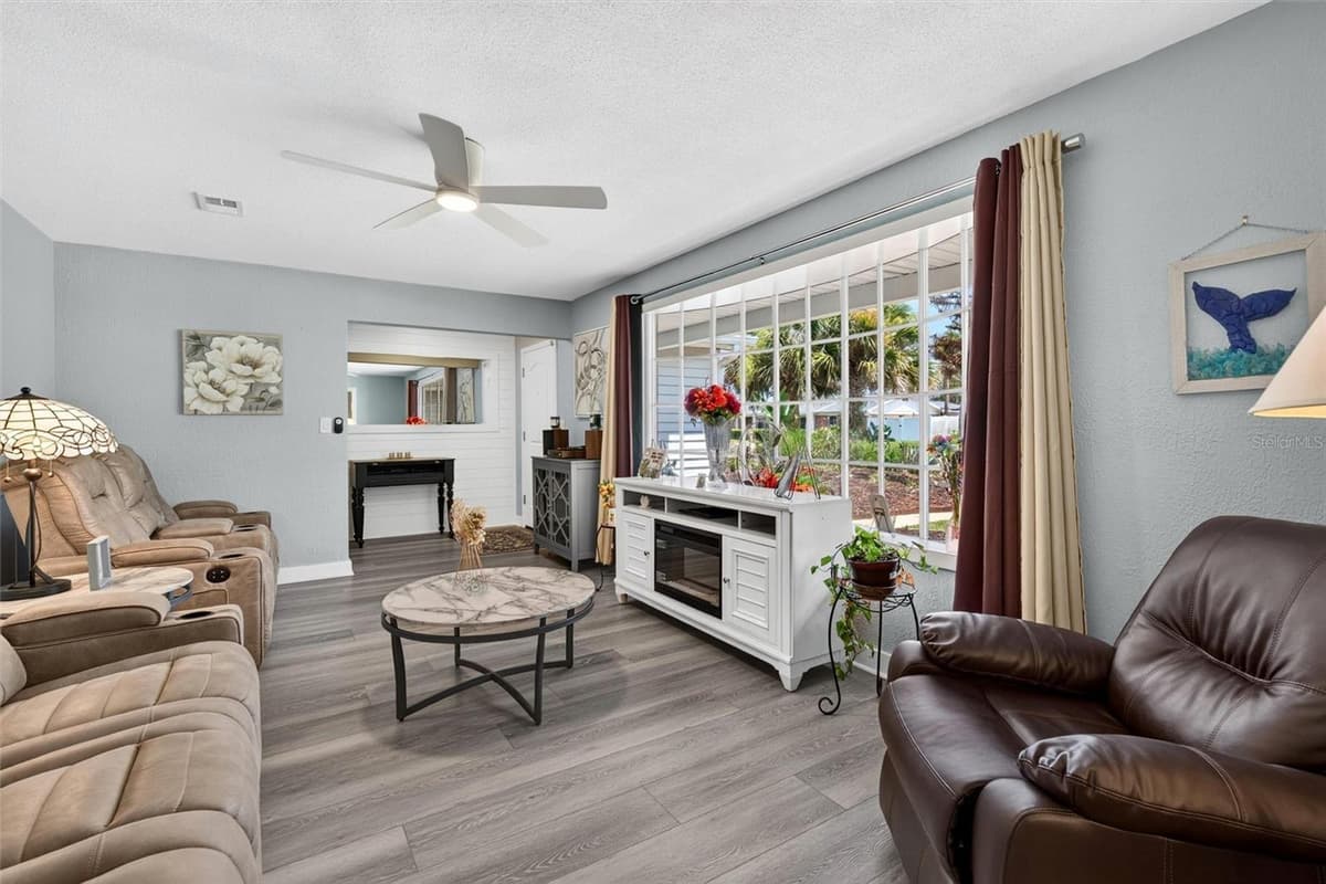 117 ANN RUSTIN DRIVE — photo 4 of 71