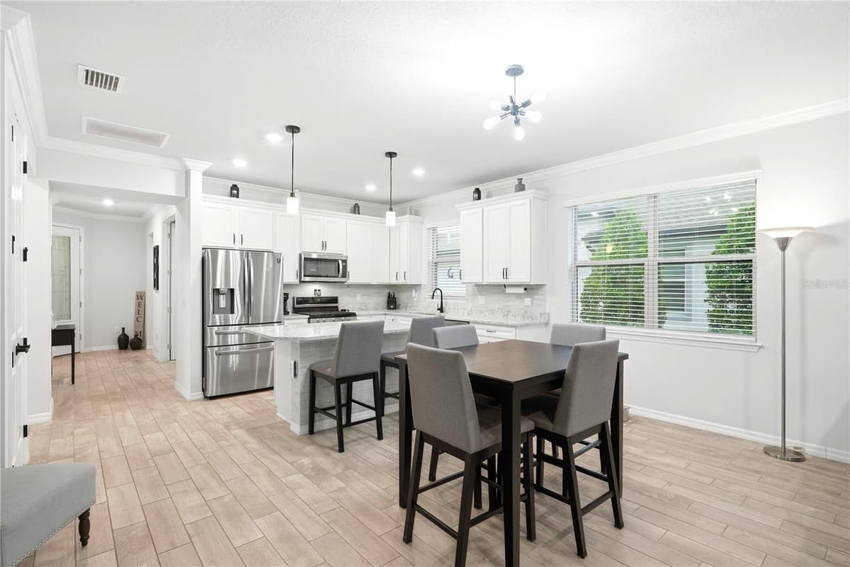 6332 CLIVEDEN COURT — photo 9 of 42