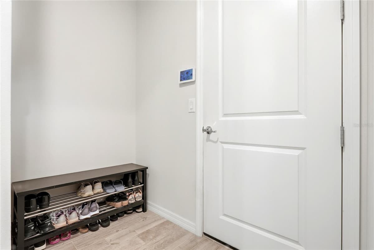 6332 CLIVEDEN COURT — photo 27 of 42