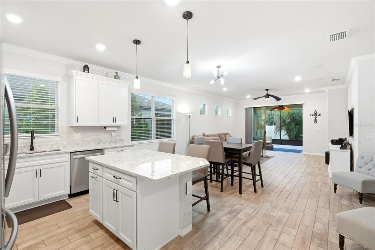 6332 CLIVEDEN COURT — photo 4 of 42