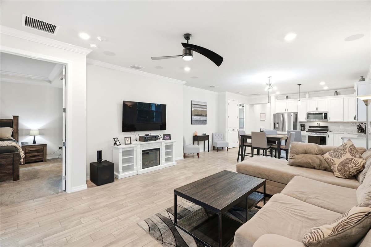 6332 CLIVEDEN COURT — photo 12 of 42