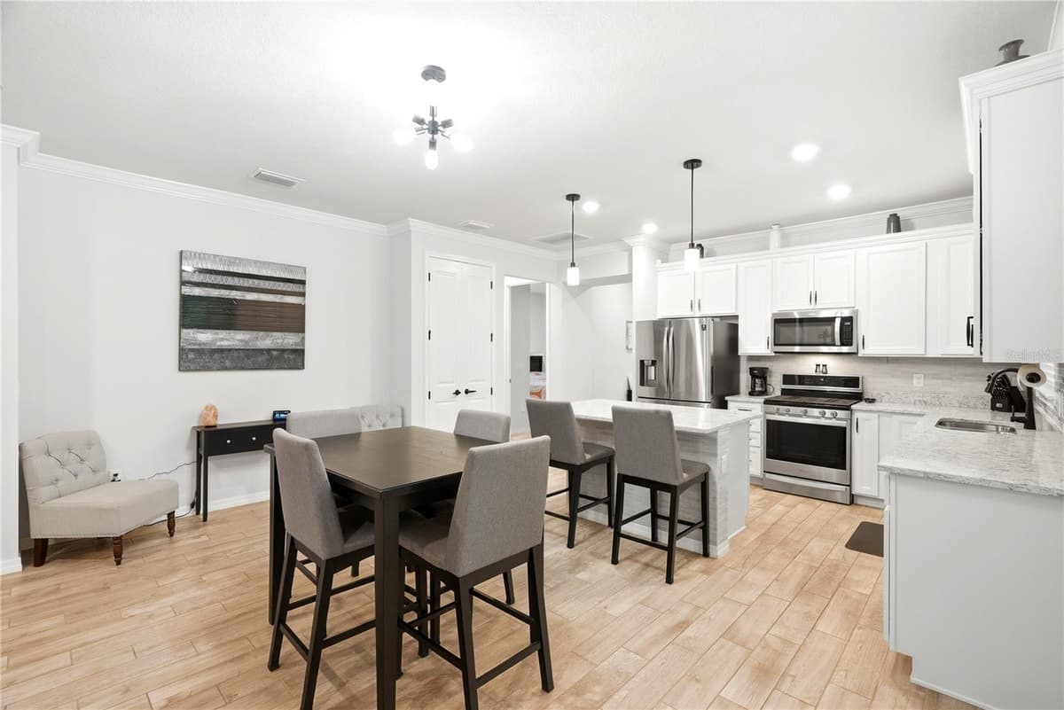 6332 CLIVEDEN COURT — photo 8 of 42