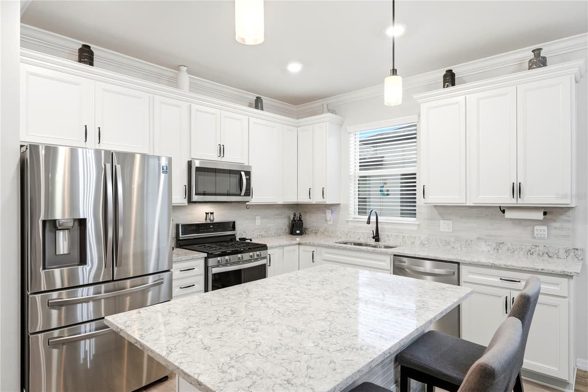 6332 CLIVEDEN COURT — photo 6 of 42