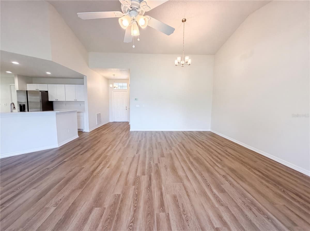 923 OXFORD PARK DRIVE — photo 4 of 25