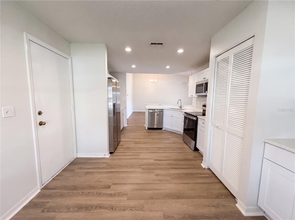 923 OXFORD PARK DRIVE — photo 8 of 25
