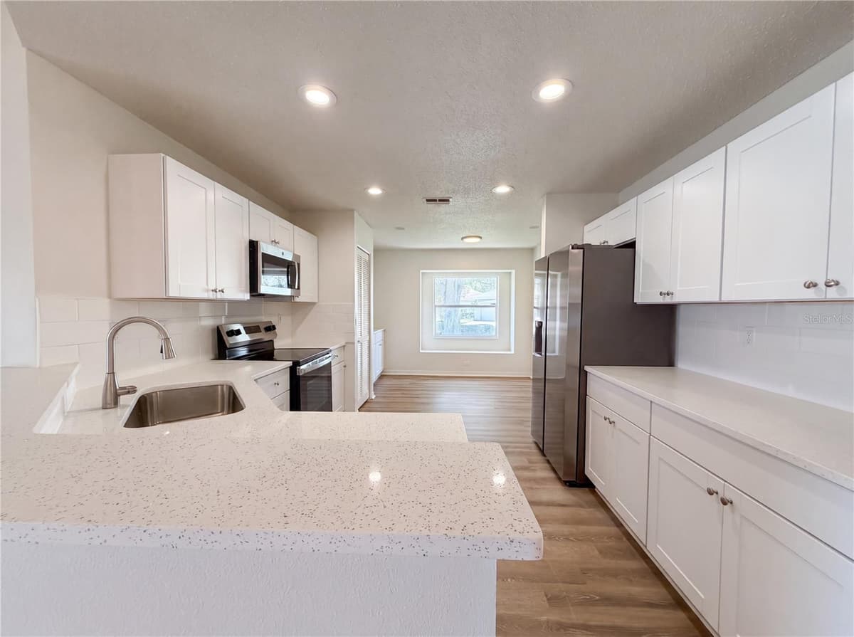 923 OXFORD PARK DRIVE — photo 6 of 25