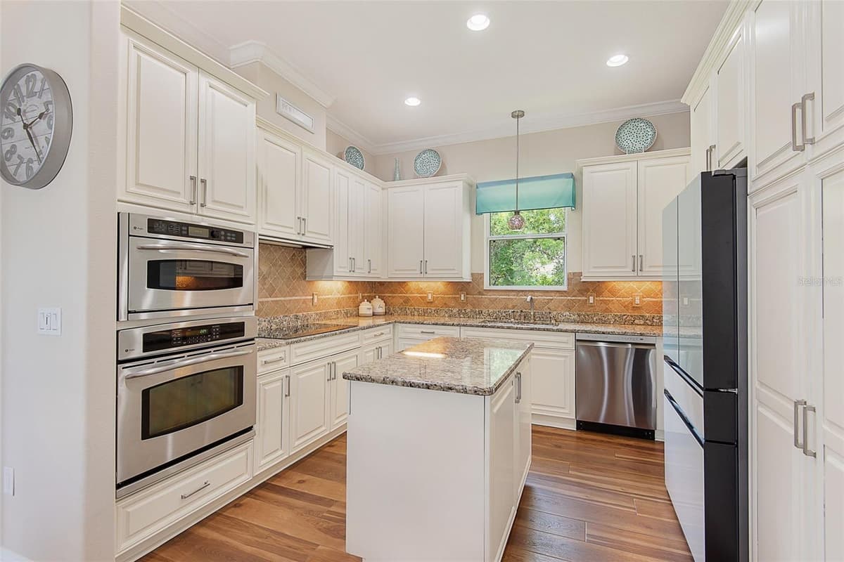27 LONGVIEW WAY — photo 4 of 100