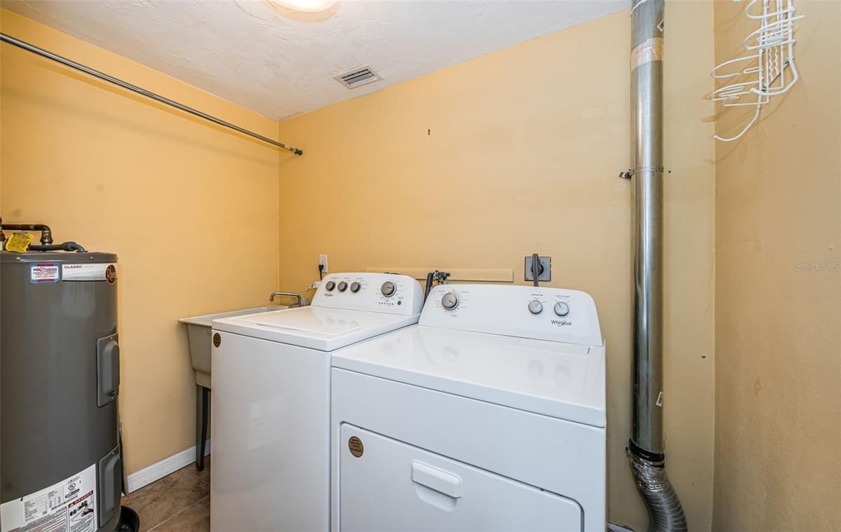 3627 GRAYTON DRIVE — photo 33 of 61