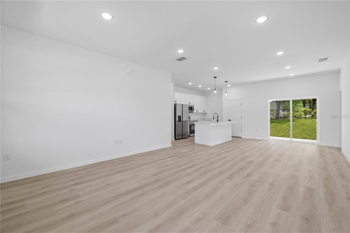 44 GULFSTREAM PLACE — photo 8 of 33