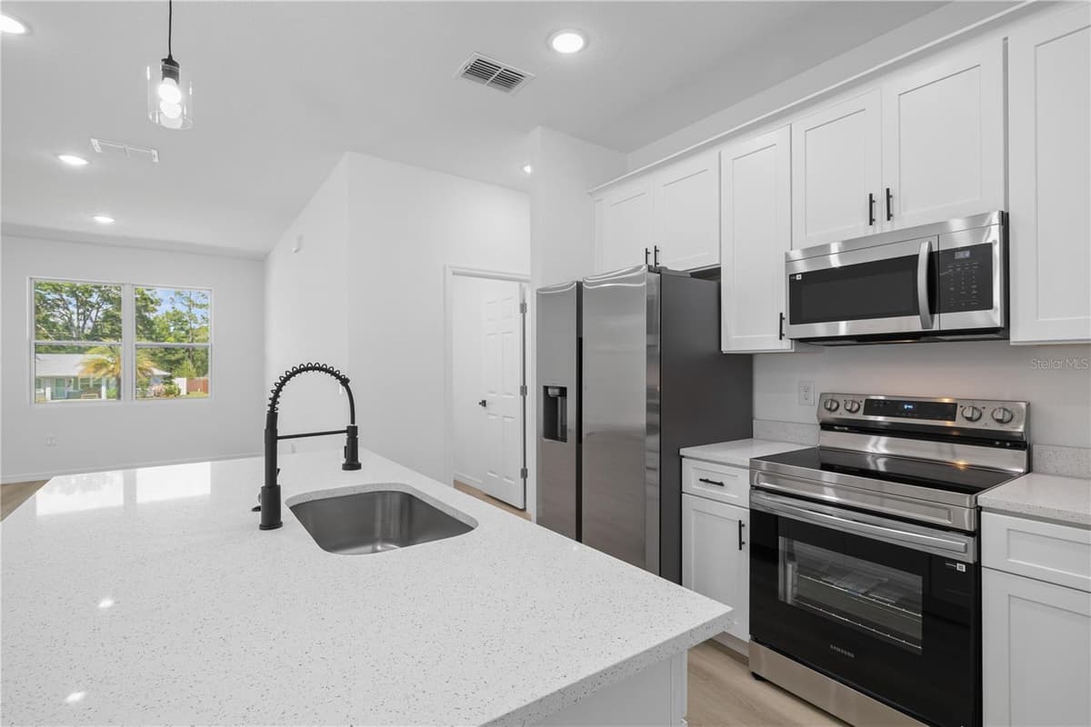 44 GULFSTREAM PLACE — photo 14 of 33