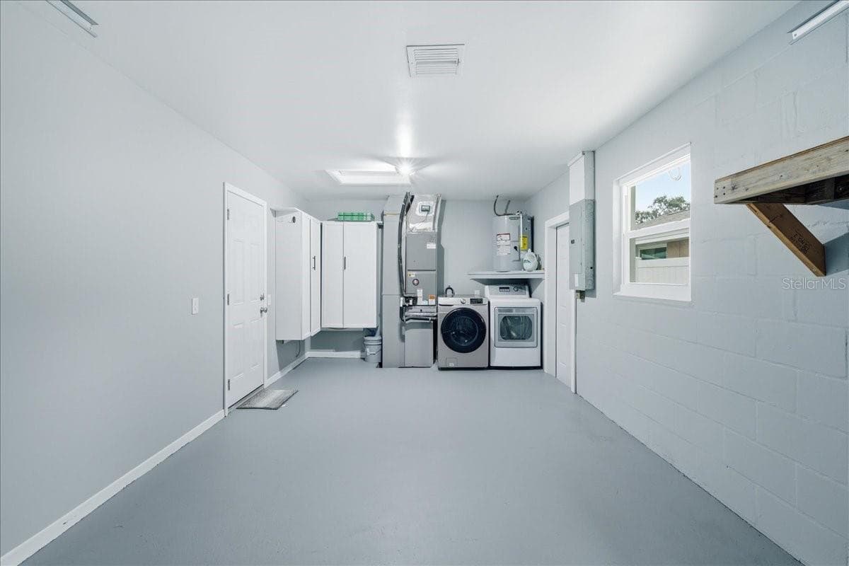 311 45TH AVENUE — photo 36 of 40