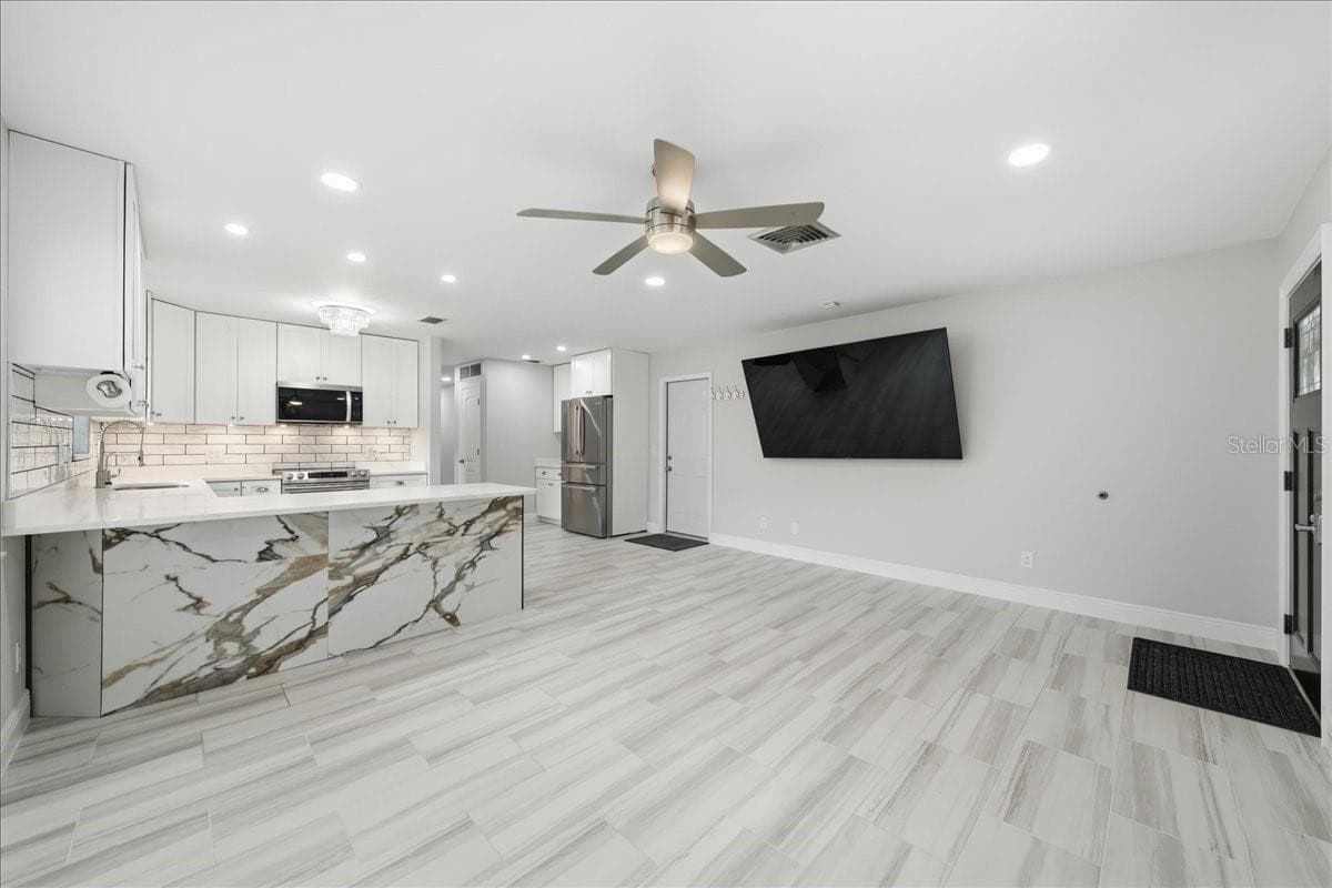 311 45TH AVENUE — photo 7 of 40