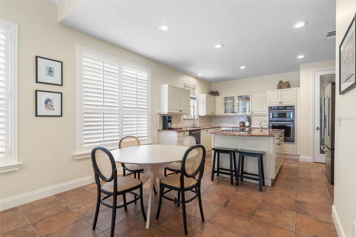 6 MONTERREY DRIVE — photo 16 of 84