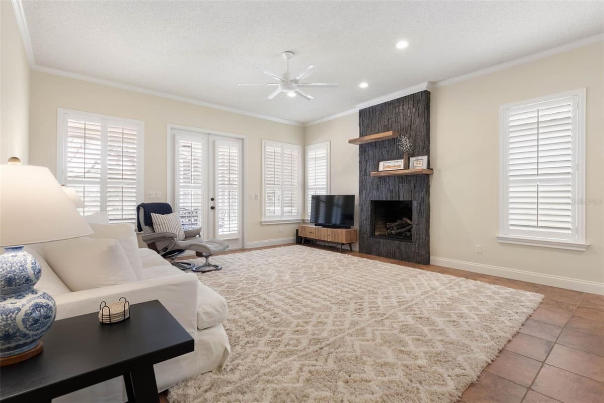 6 MONTERREY DRIVE — photo 11 of 84