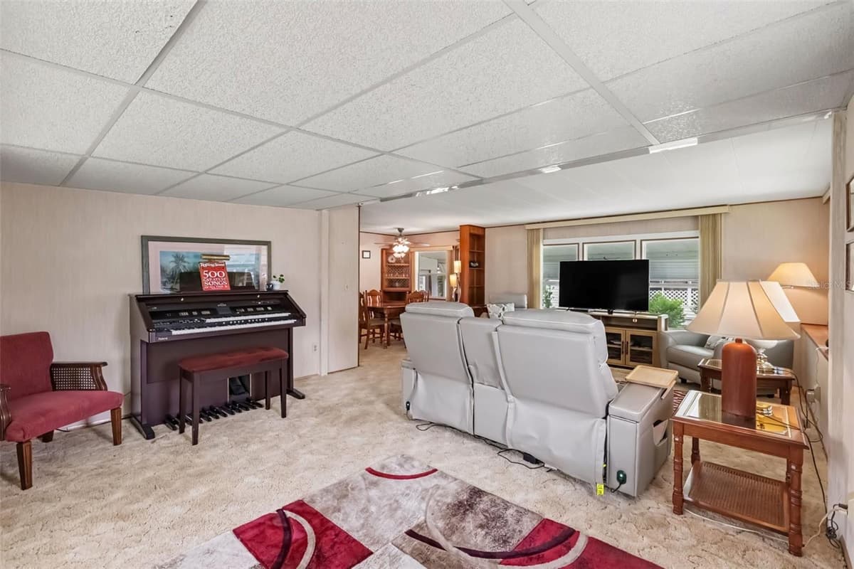 37249 HAMMOND DRIVE — photo 4 of 23