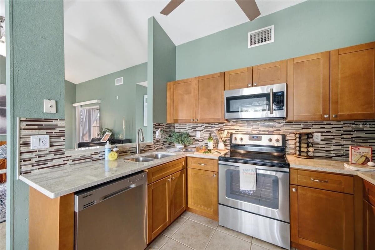 8304 RIVERBOAT DRIVE — photo 13 of 35