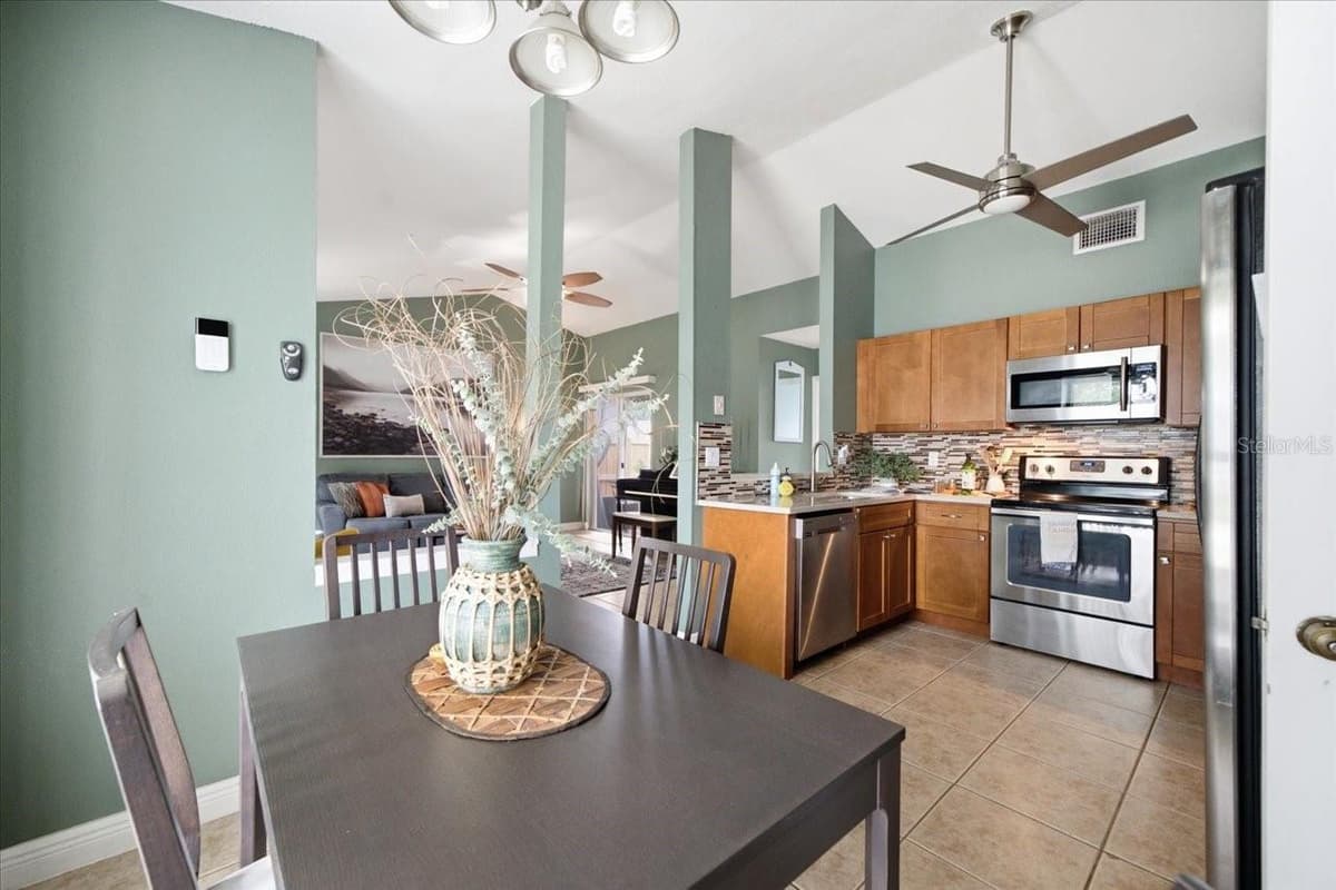 8304 RIVERBOAT DRIVE — photo 16 of 35